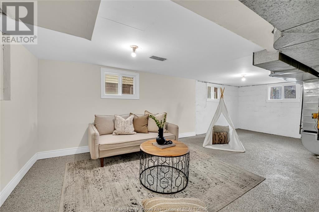 1627 HIGHLAND Image 26