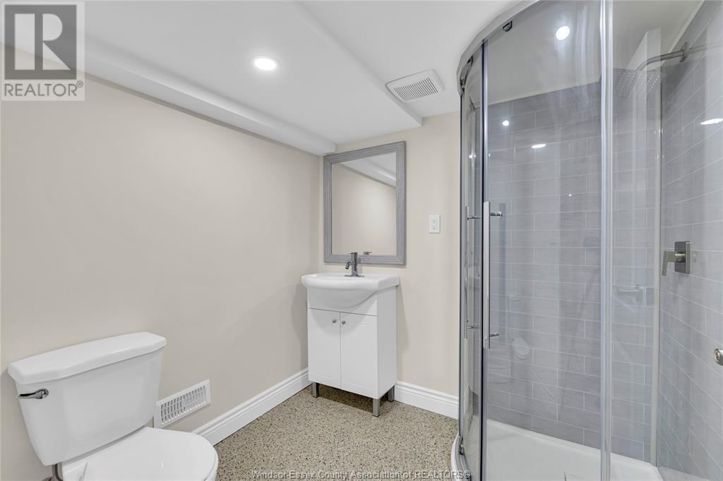 1627 HIGHLAND Image 27