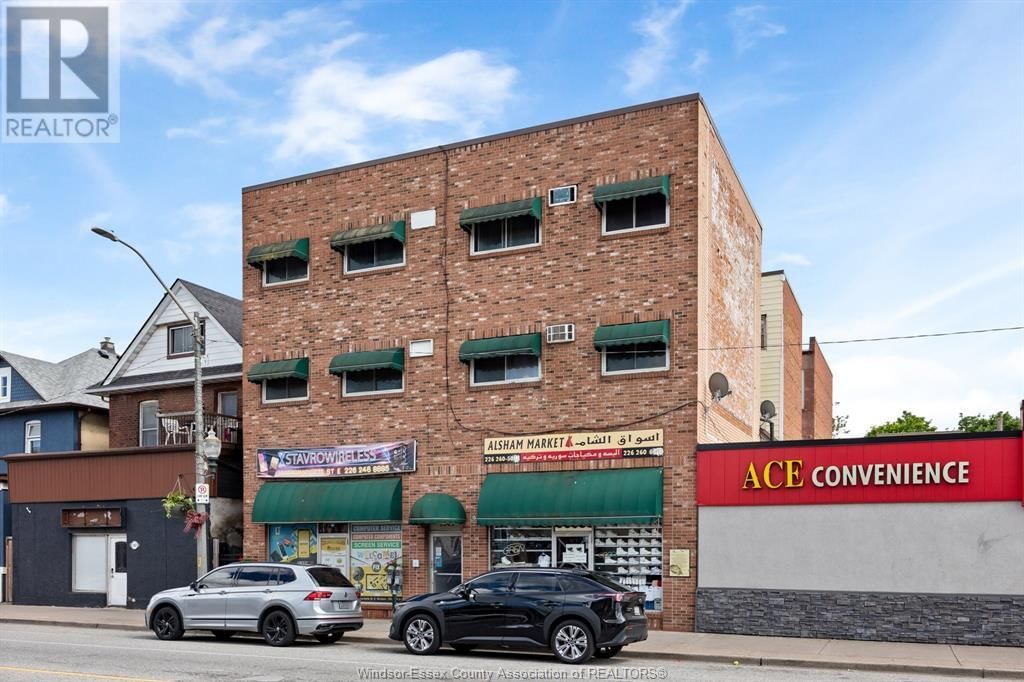 1445 WYANDOTTE STREET EAST Image 1