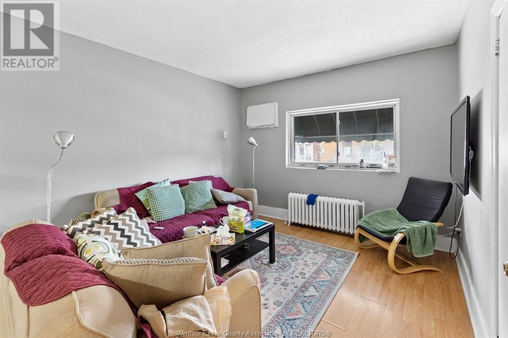 1445 WYANDOTTE STREET EAST Image 14