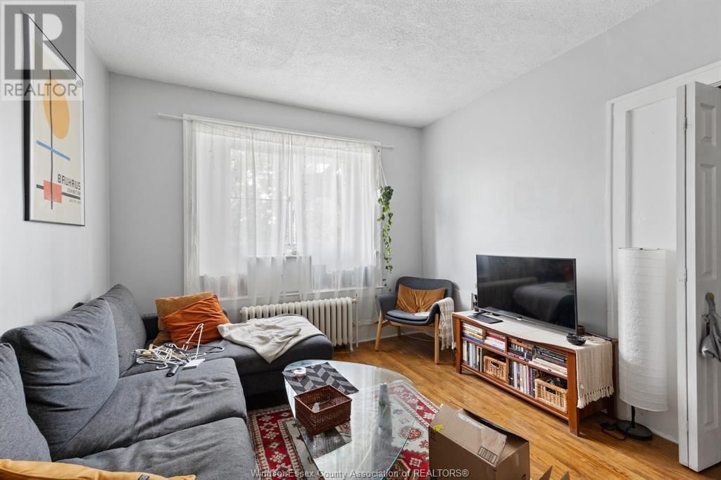 1445 WYANDOTTE STREET EAST Image 16