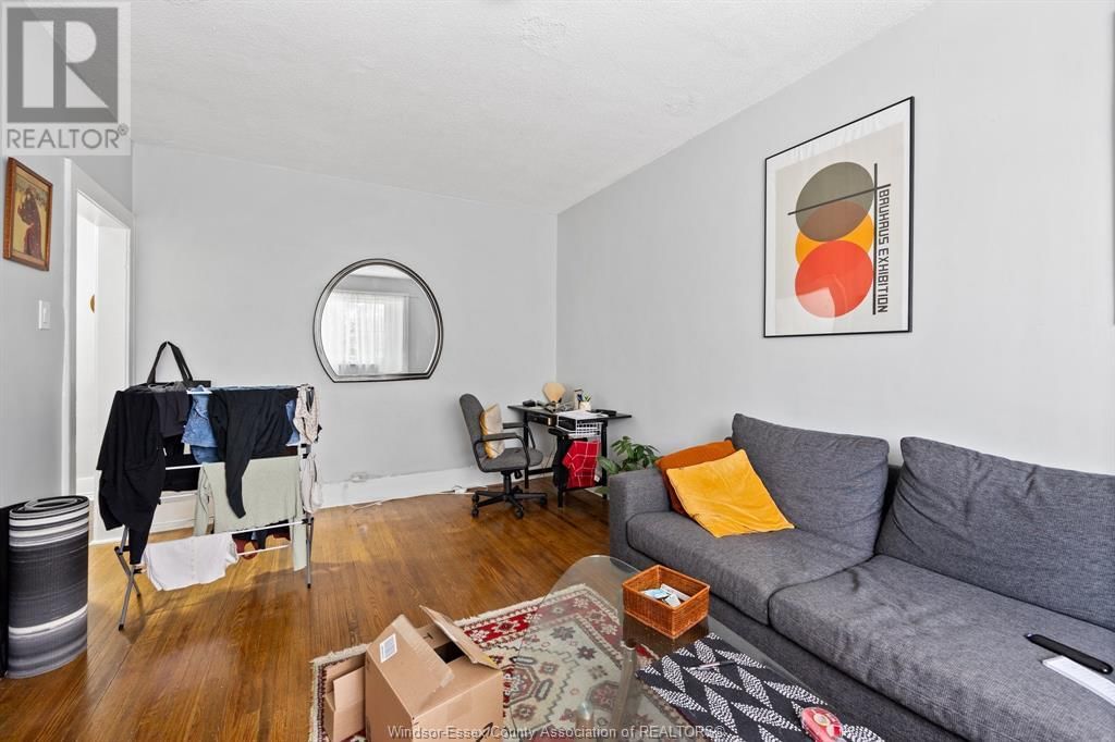 1445 WYANDOTTE STREET EAST Image 17