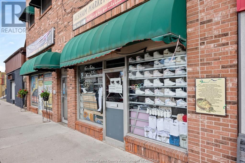 1445 WYANDOTTE STREET EAST Image 33