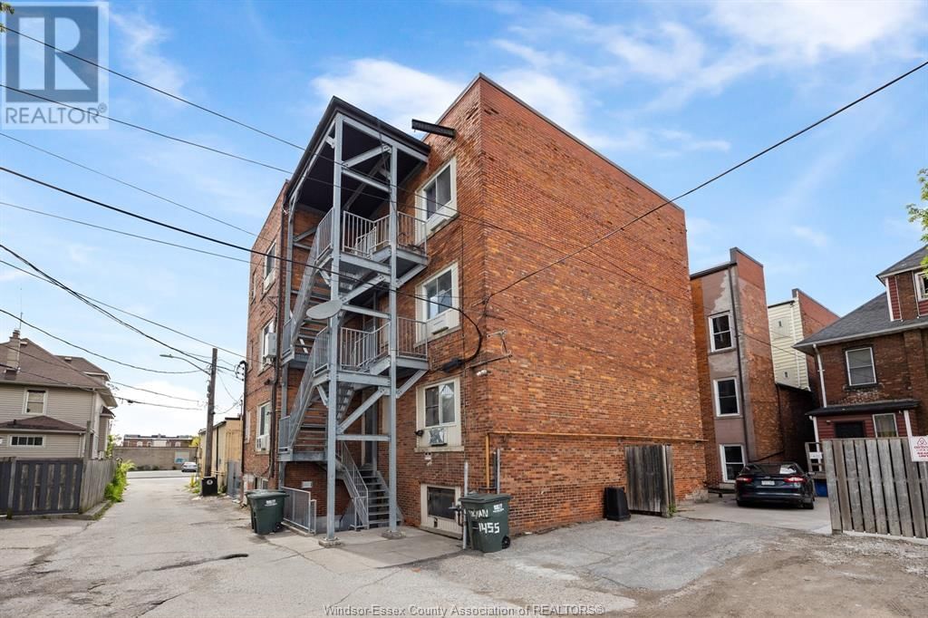 1445 WYANDOTTE STREET EAST Image 4