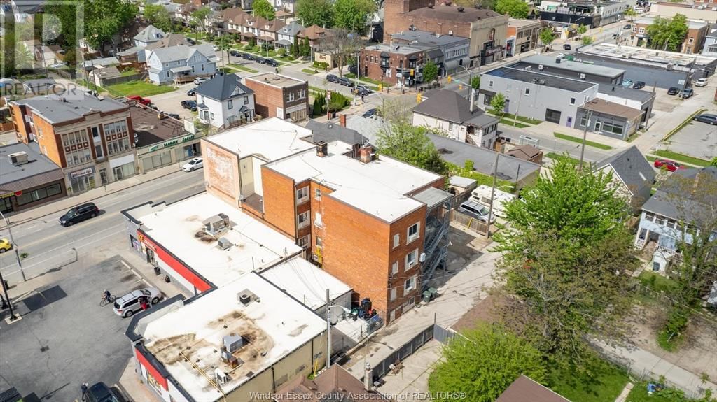 1445 WYANDOTTE STREET EAST Image 41
