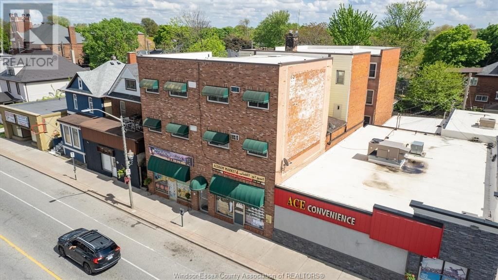 1445 WYANDOTTE STREET EAST Image 5