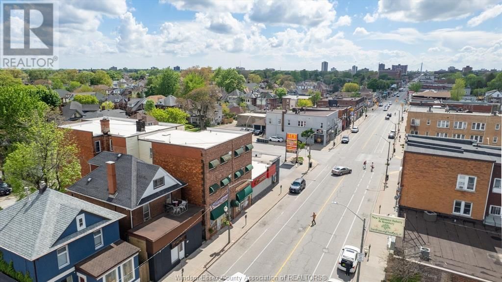 1445 WYANDOTTE STREET EAST Image 6
