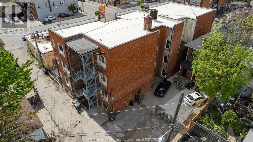 1445 WYANDOTTE STREET EAST Image 9