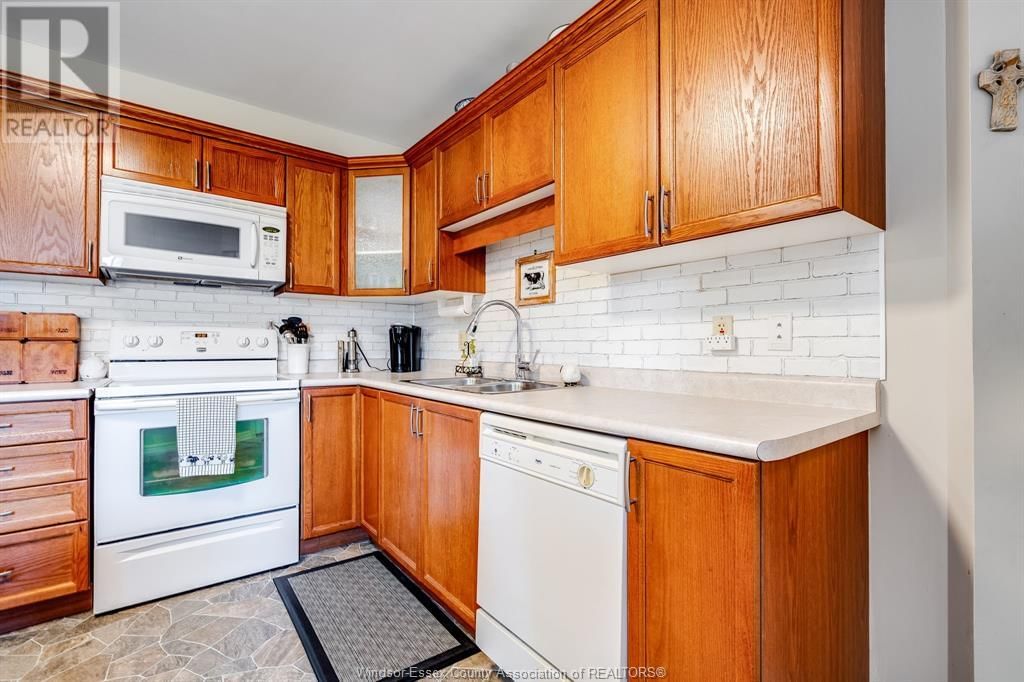 12 LEONARD DRIVE Image 15
