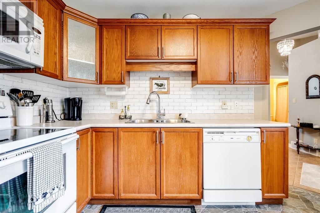 12 LEONARD DRIVE Image 16
