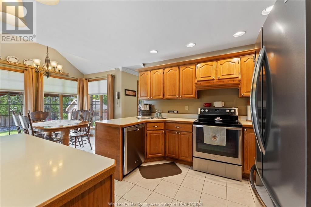 606 PINE RIDGE AVENUE Image 13