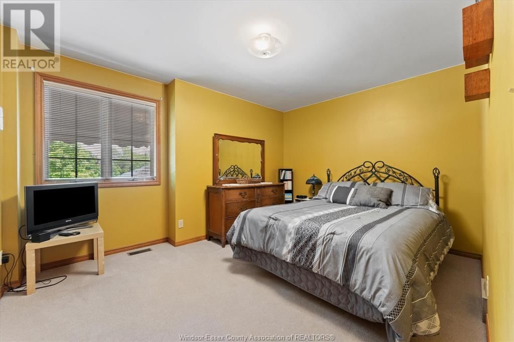 606 PINE RIDGE AVENUE Image 21
