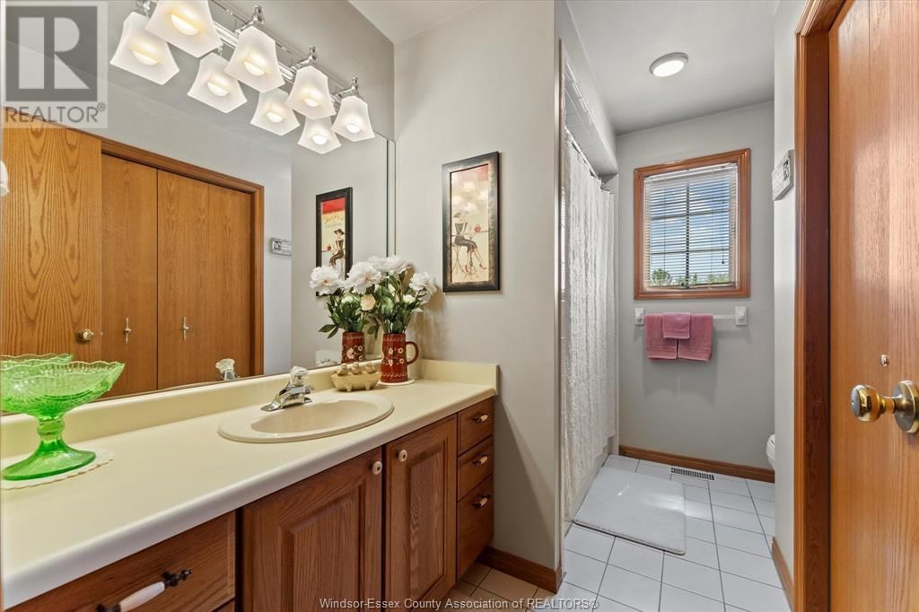 606 PINE RIDGE AVENUE Image 24