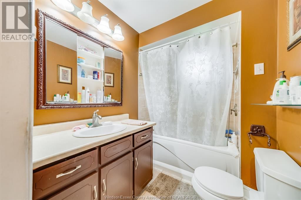 1418 PILLETTE ROAD Image 29