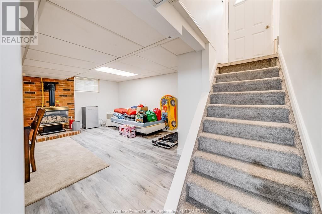 1418 PILLETTE ROAD Image 32