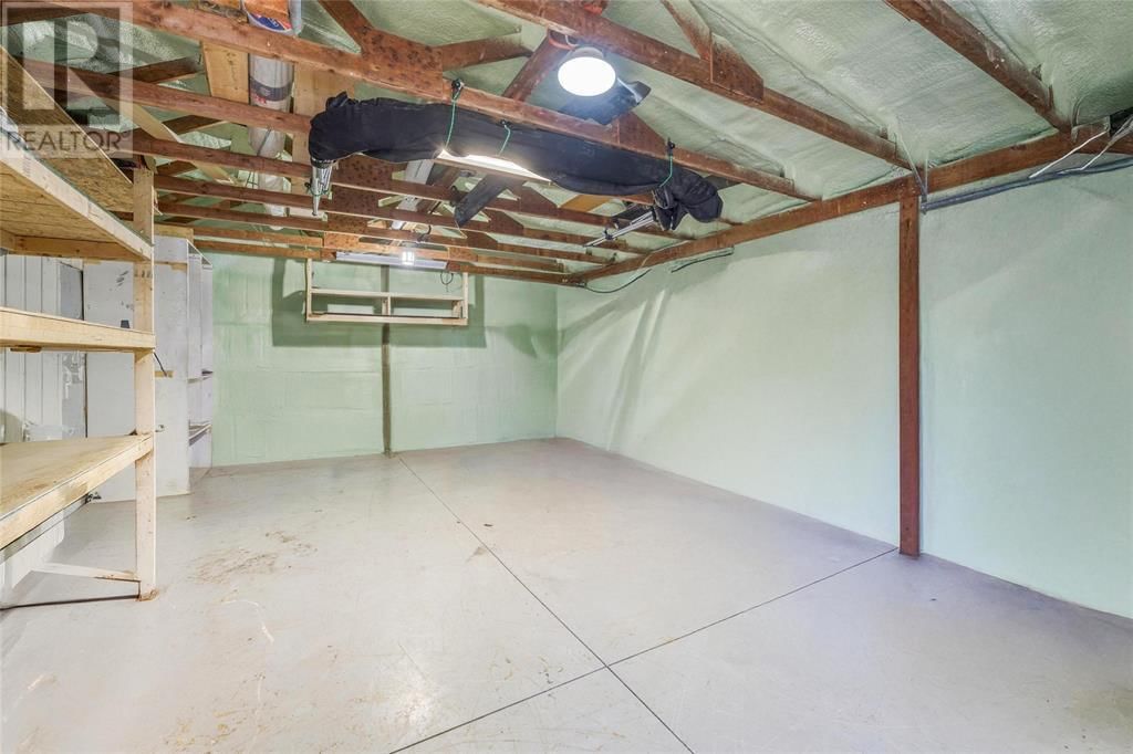 2406 JANE STREET Image 16