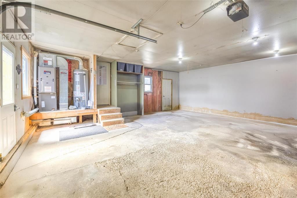 2406 JANE STREET Image 19