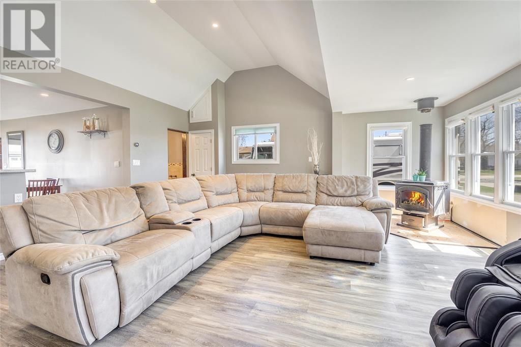 2406 JANE STREET Image 22