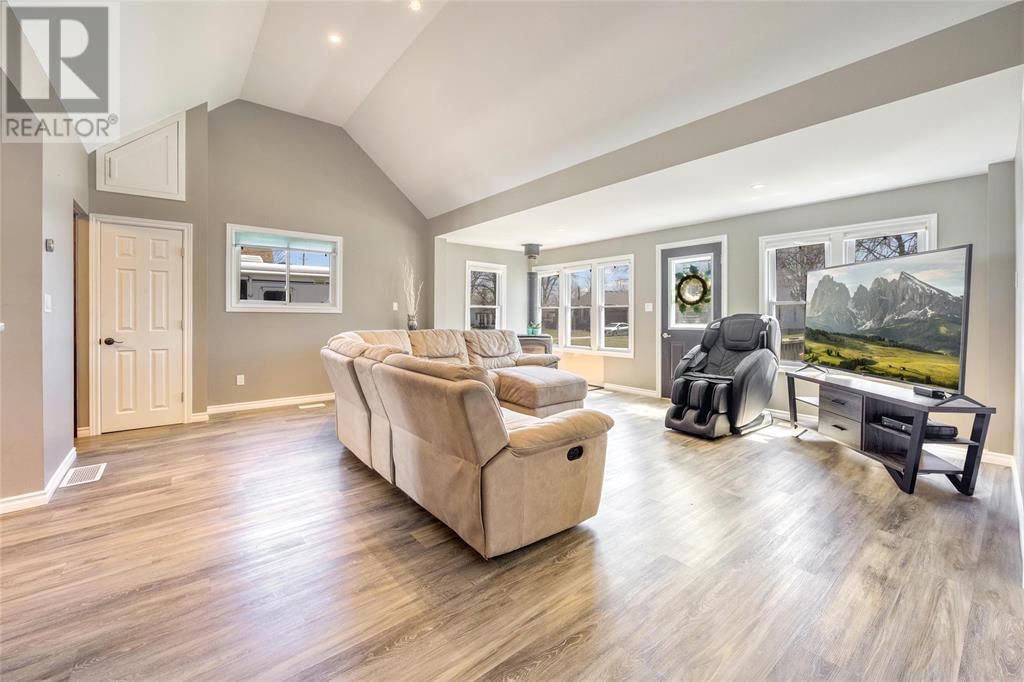 2406 JANE STREET Image 23