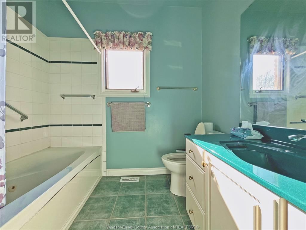 536 LISA CRESCENT Image 17
