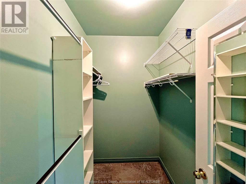 536 LISA CRESCENT Image 18