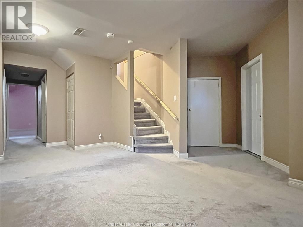 536 LISA CRESCENT Image 20