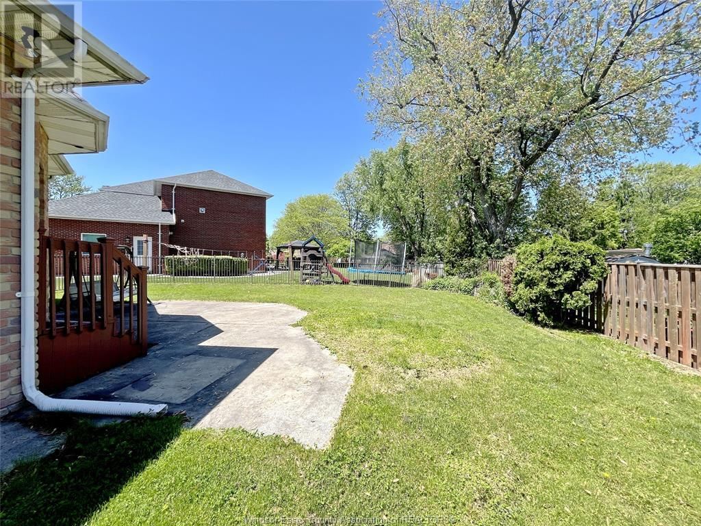 536 LISA CRESCENT Image 29