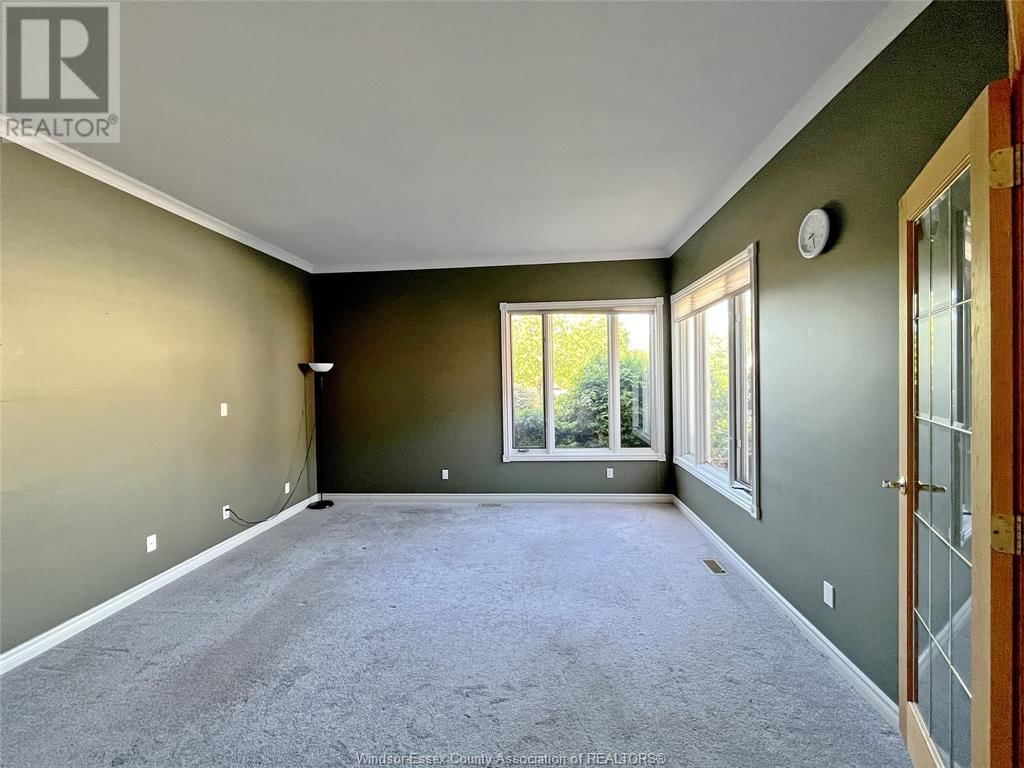 536 LISA CRESCENT Image 5