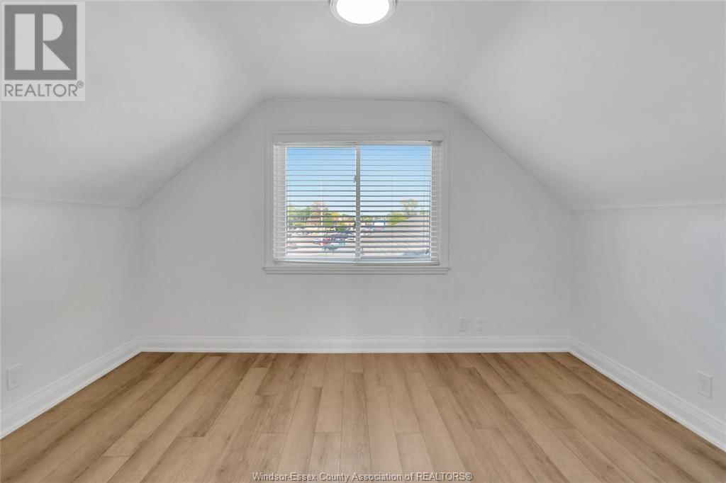6633 WYANDOTTE STREET Image 11