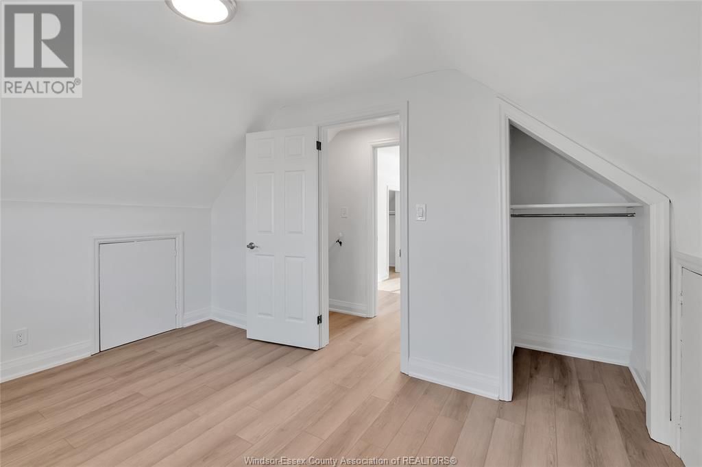 6633 WYANDOTTE STREET Image 12