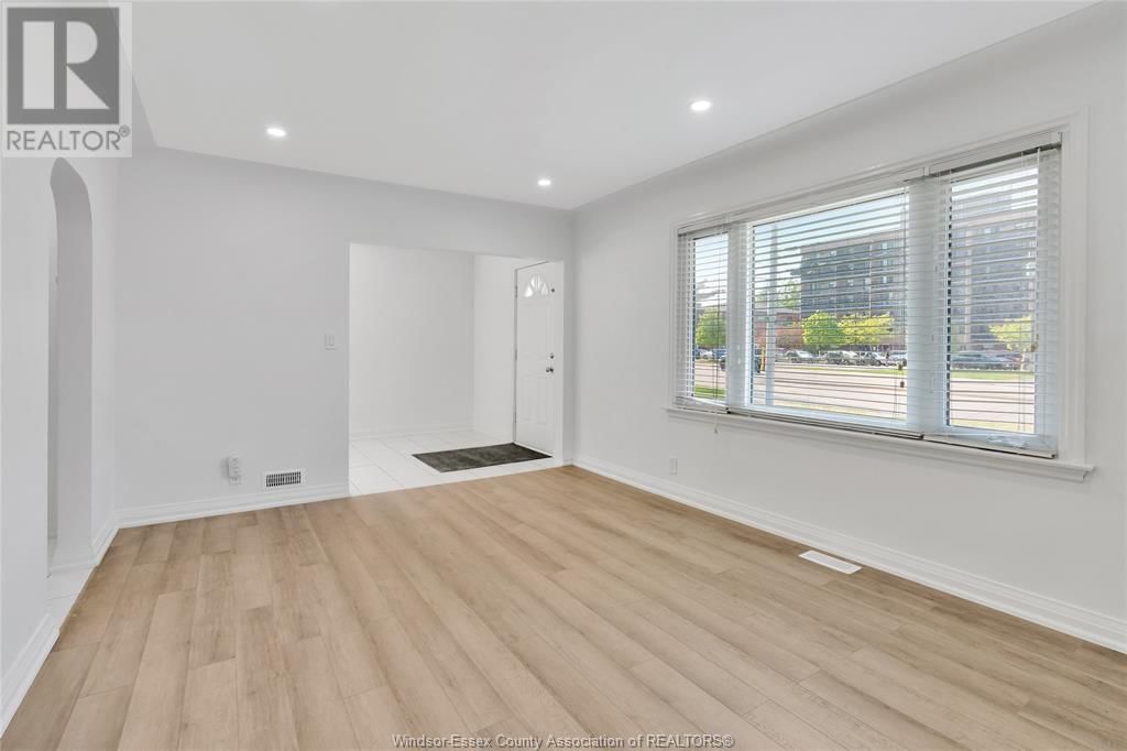 6633 WYANDOTTE STREET Image 13