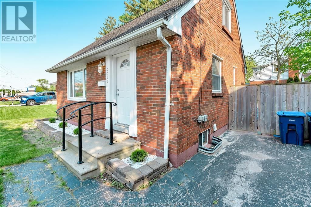 6633 WYANDOTTE STREET Image 15