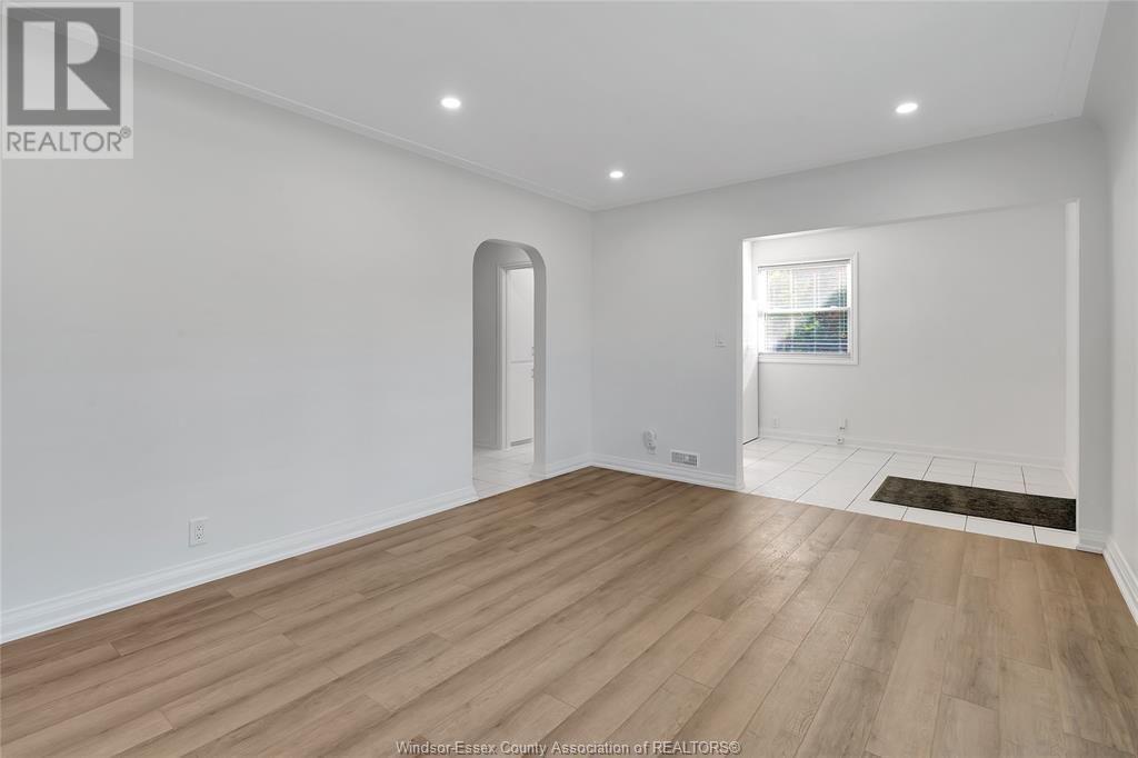 6633 WYANDOTTE STREET Image 3