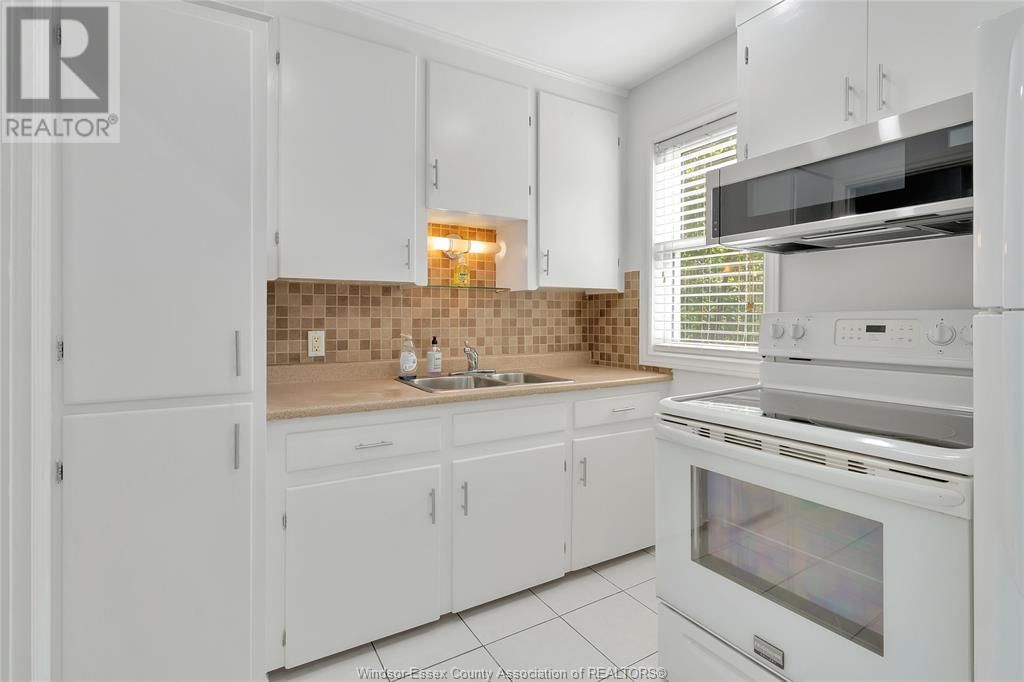 6633 WYANDOTTE STREET Image 4
