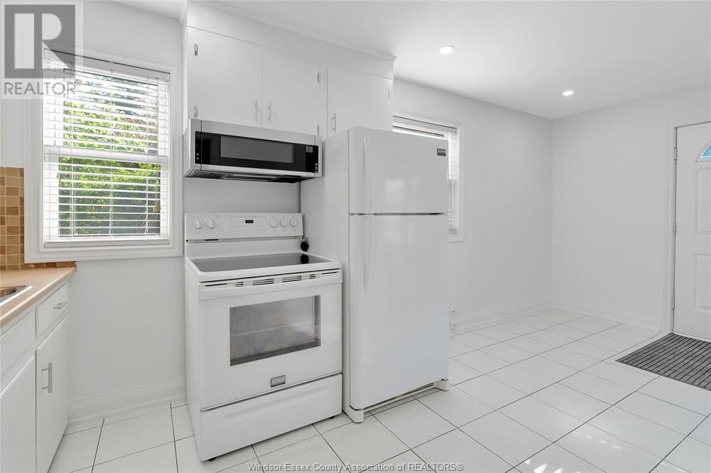6633 WYANDOTTE STREET Image 5