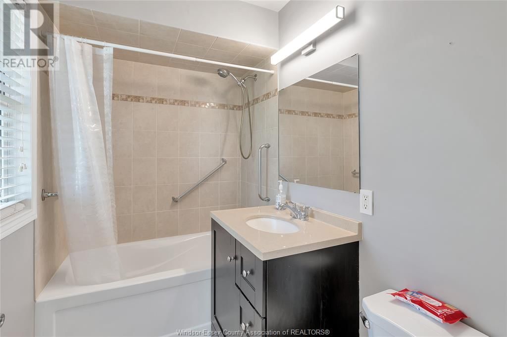 6633 WYANDOTTE STREET Image 8