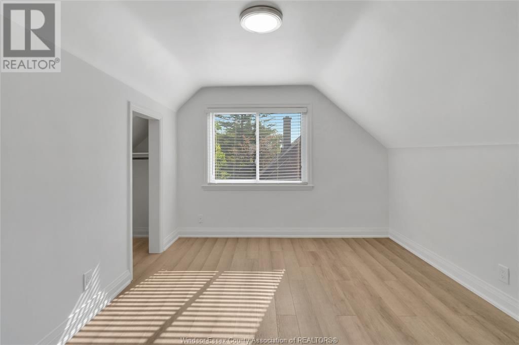 6633 WYANDOTTE STREET Image 9