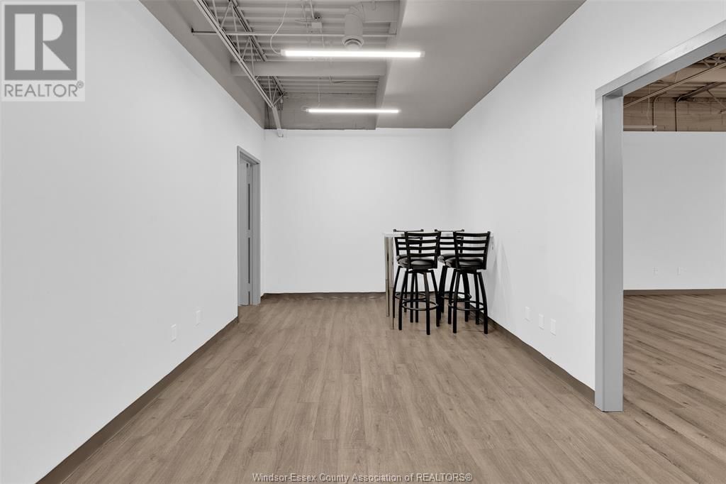 104 - 880 NORTH SERVICE ROAD Image 16