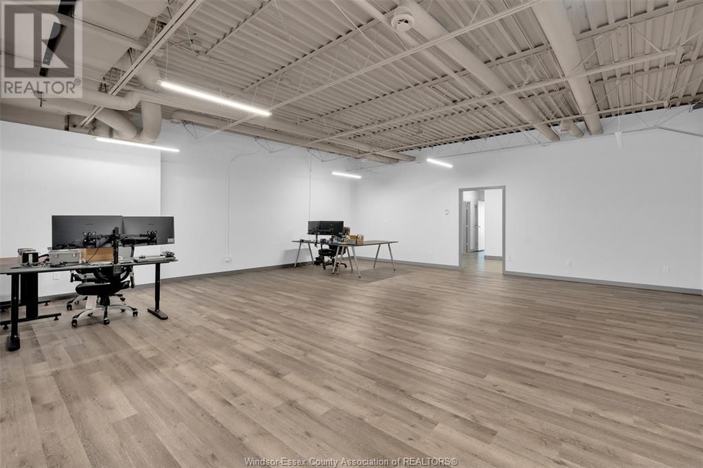 104 - 880 NORTH SERVICE ROAD Image 21