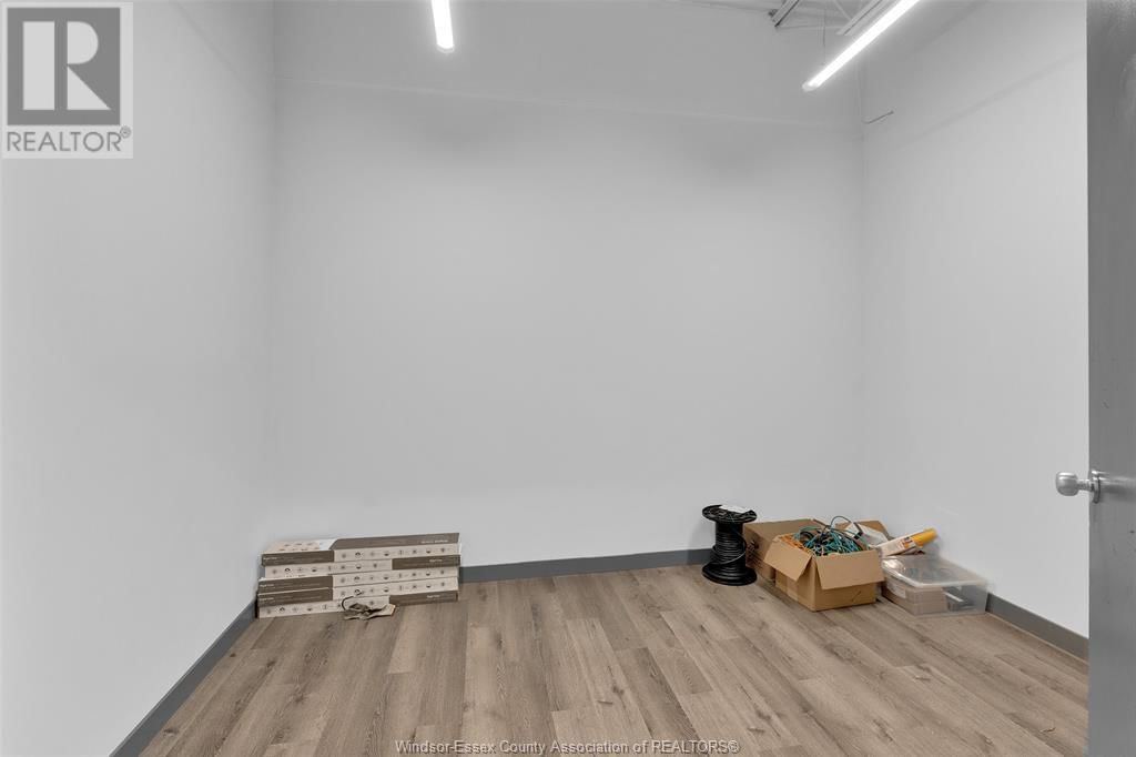 104 - 880 NORTH SERVICE ROAD Image 24
