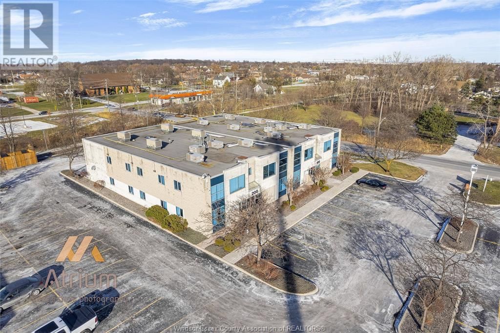 104 - 880 NORTH SERVICE ROAD Image 26