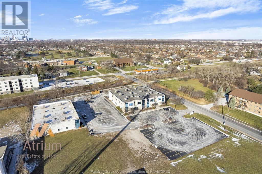 104 - 880 NORTH SERVICE ROAD Image 29