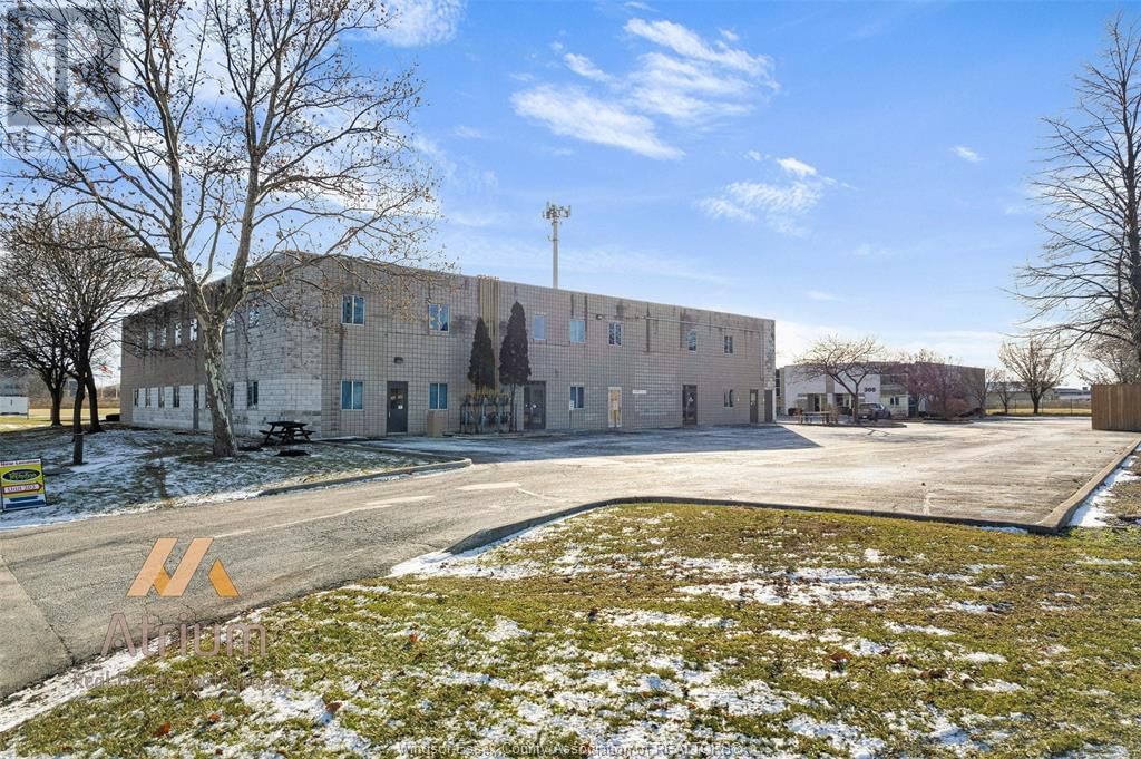 104 - 880 NORTH SERVICE ROAD Image 3