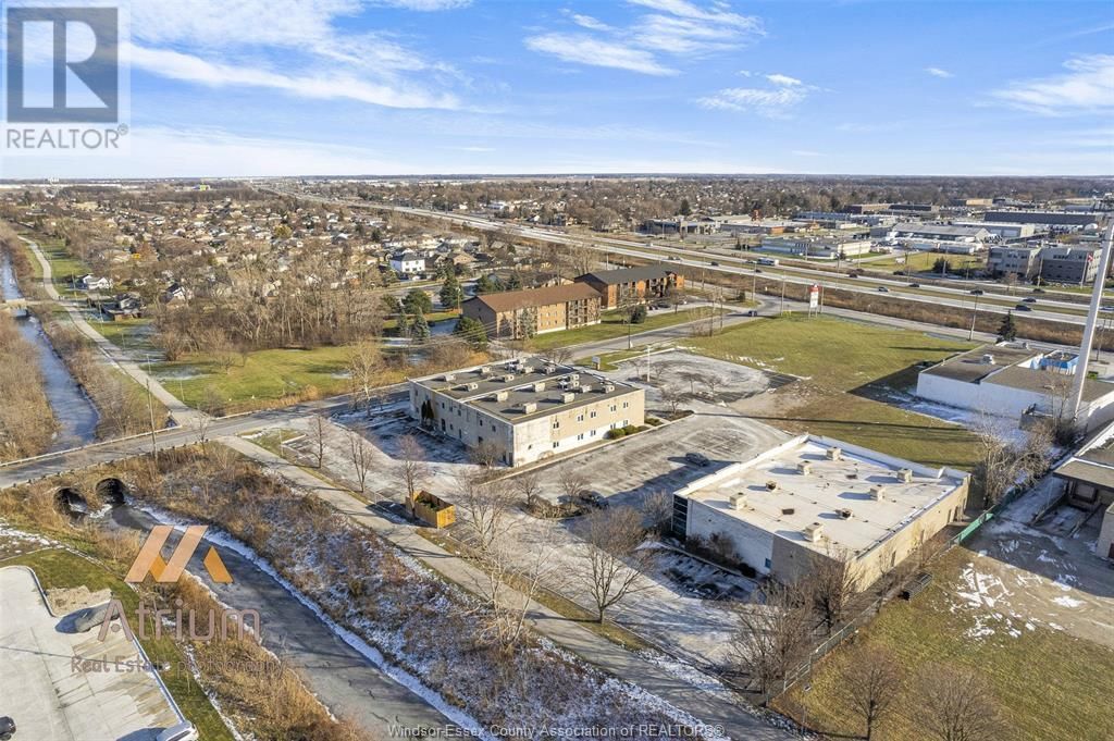 104 - 880 NORTH SERVICE ROAD Image 30