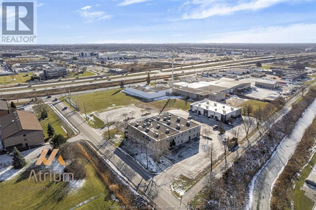 104 - 880 NORTH SERVICE ROAD Image 32