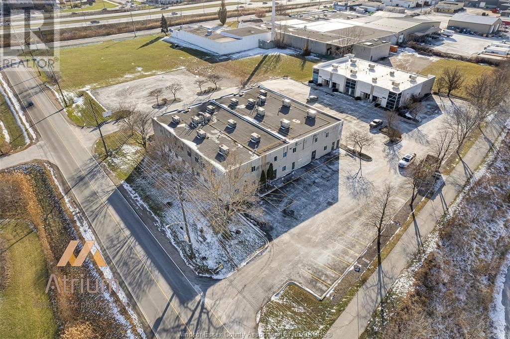 104 - 880 NORTH SERVICE ROAD Image 33