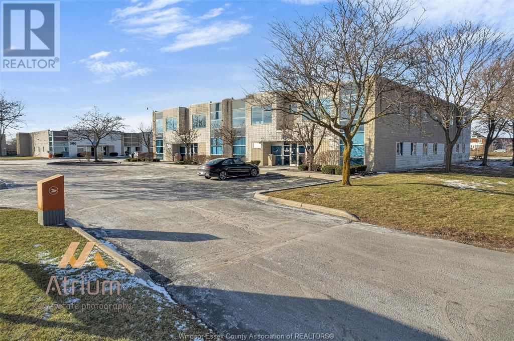 104 - 880 NORTH SERVICE ROAD Image 36