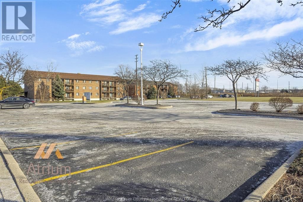 104 - 880 NORTH SERVICE ROAD Image 37