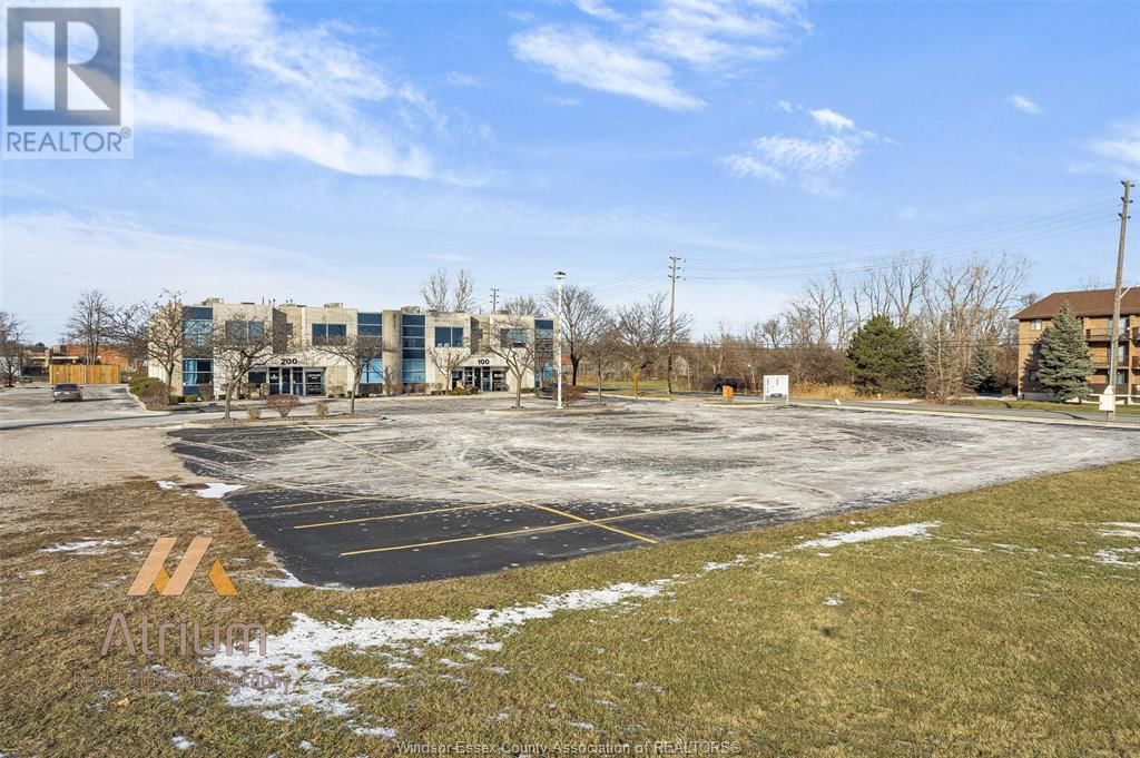 104 - 880 NORTH SERVICE ROAD Image 38