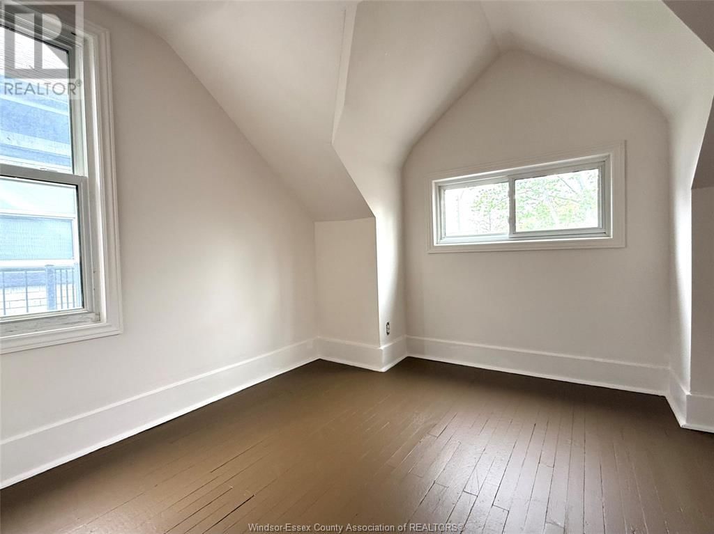 1172 GLADSTONE Image 21